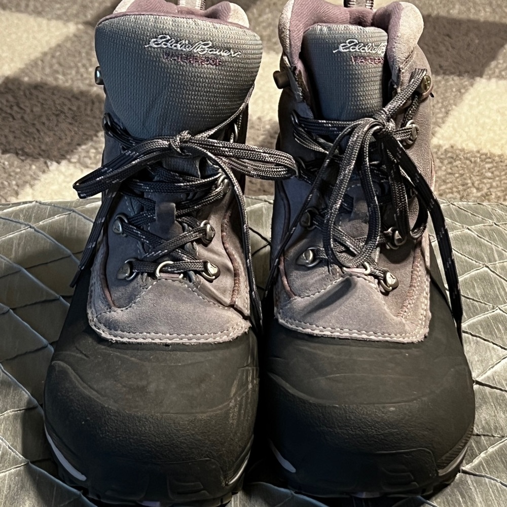 Eddie Bauer snow boots . SZ 10